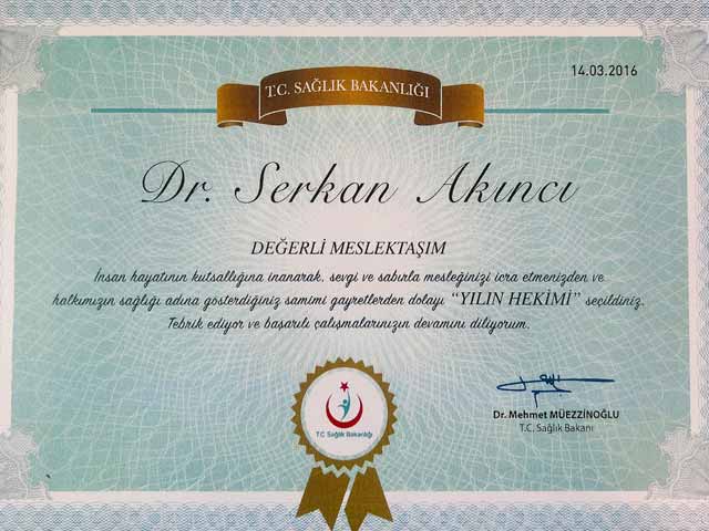 T.C. Sağlık Bakanlığı tarafından 2016 Yılında Yılın Hekimi olarak seçilmiştir.