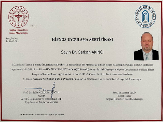 29.05.2019 Tarihinde T.C. Ankara Yıldırım Beyazıt Üniversitesi'nde Eğitimi düzenlenen T.C. Sağlık Bakanlığı Hipnoz Uygulama Sertifikasını almıştır.